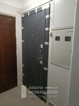 Входная дверь ДС Порта Р-3 Графит Арт / Супер Вайт / Лунный камень Portika, с расширением проёма (Типовая серия II-49/Ю вариант Д)