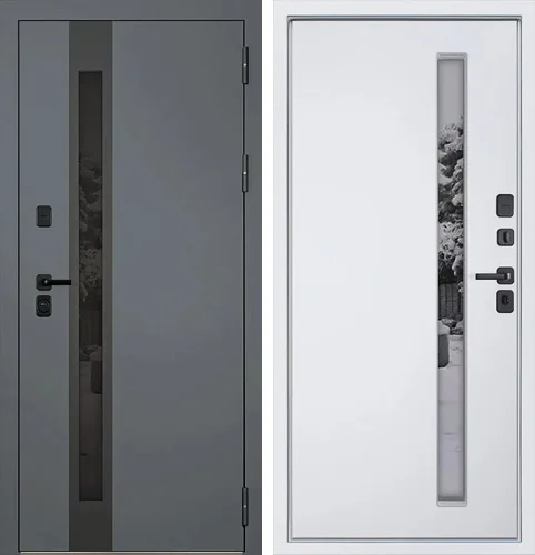 Серая входная дверь с узким стеклом в загородный дом №8