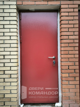 Красная противопожарная дверь металл / пвх с магнитными уплотнителями