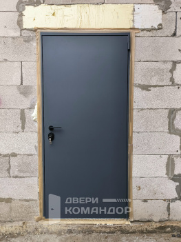 Металлическая дверь с терморазрывом с порогом из нержавейки